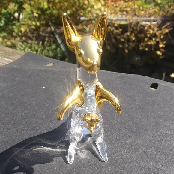 Glass kangaroo with a baby joey in the pouch clear glass with gold accents - Picture 5 of 15